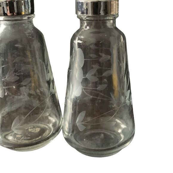 Vintage PRINCESS HOUSE Heritage Pattern Salt & Pepper Shakers - Picture 4 of 10